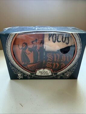 Disney’s Hocus Pocus Ceramic Mug and 2 Pairs Socks Gift Set